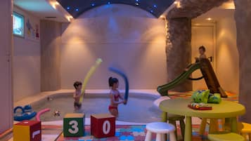 Salas para tratamentos a dois, sauna seca, banheira de hidromassagem