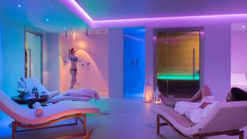Couples treatment room(s), sauna, hot tub, steam room