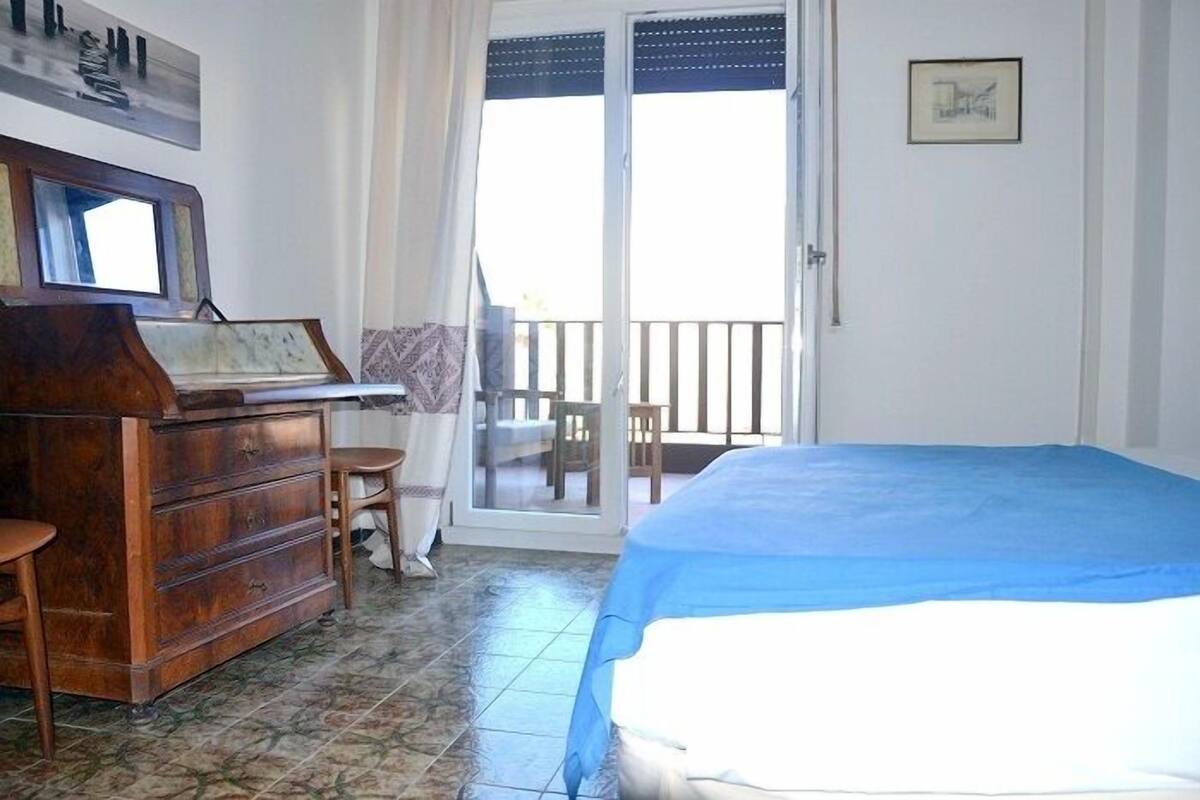 Free cots/infant beds, free WiFi, bed sheets