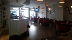 Breakfast and lunch served