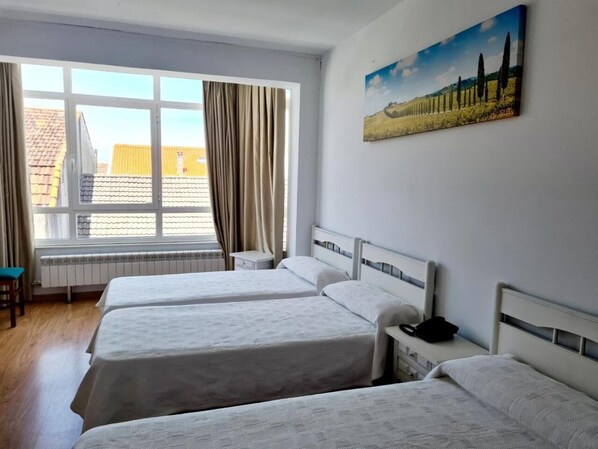 Blackout curtains, free WiFi