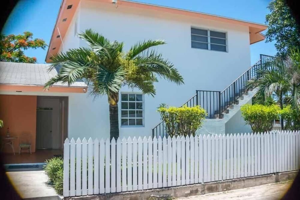 Royal Palm Hotel by null