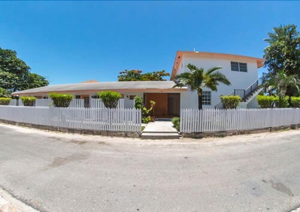 Royal Palm Hotel by null