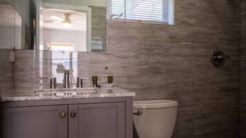 Shower, free toiletries, towels