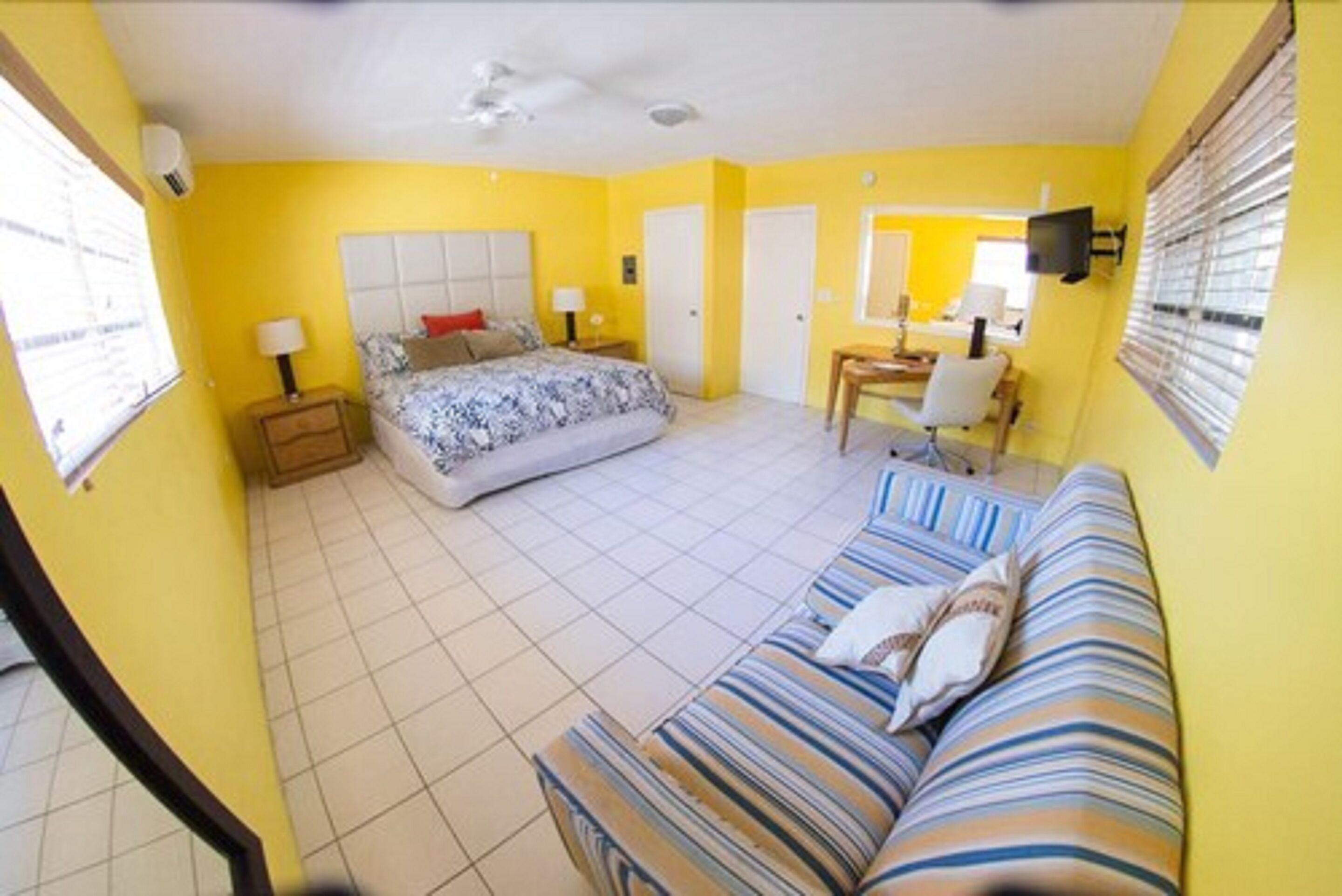 32-inch lcd tv with cable channels, tv, pay films