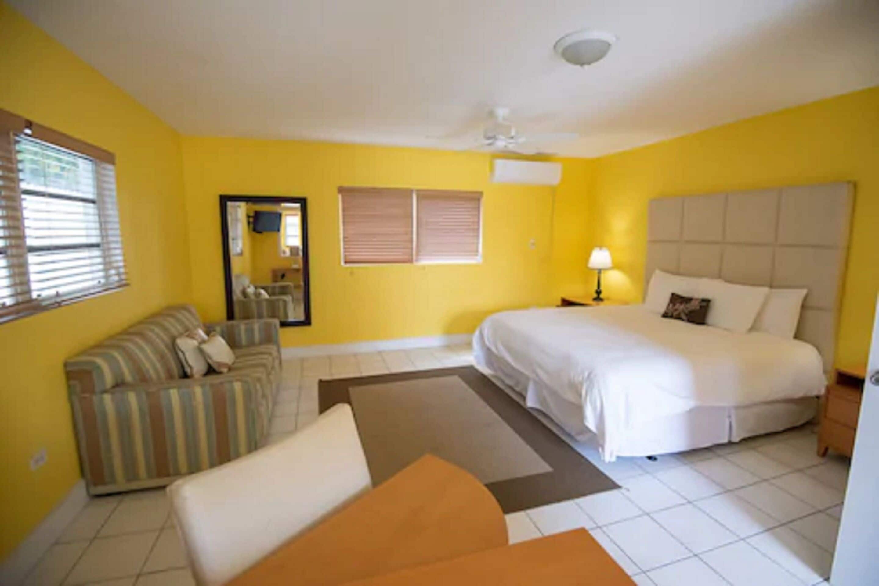 deluxe room, 1 king bed | wifi, bed sheets