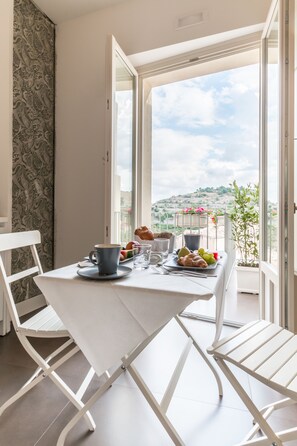 Petit déjeuner composé de spécialités régionales compris tous les jours