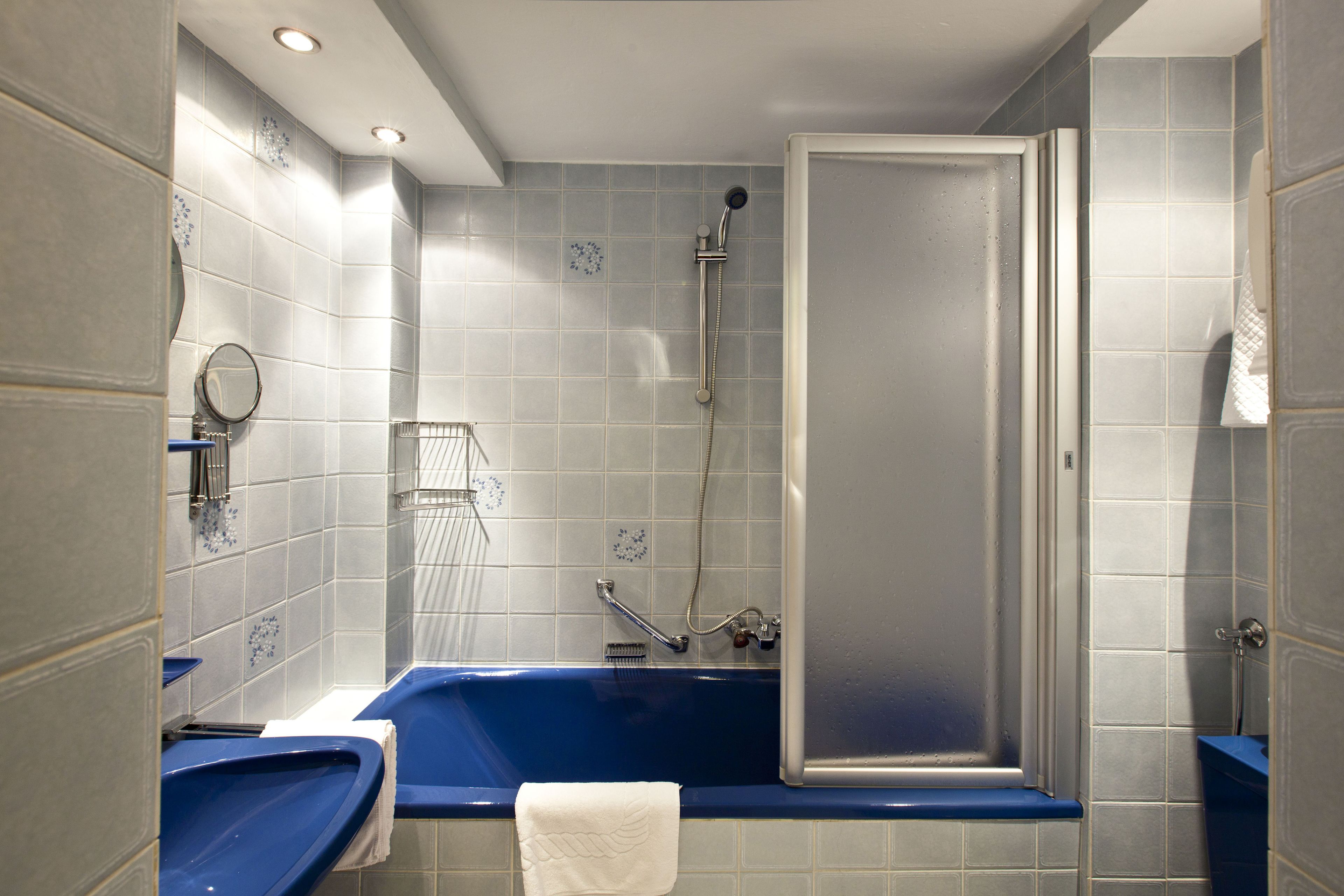 junior suite, balcony, mountain view (panorama) | bathroom | free toiletries, hair dryer, bathrobes, towels