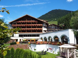 Property grounds - Beauty & Wellness Hotel Tirolerhof (Nauders)