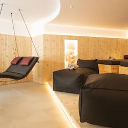 Sauna, steam room, body treatments, aromatherapy, hot stone massages