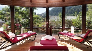 Sauna, steam room, body treatments, aromatherapy, hot stone massages