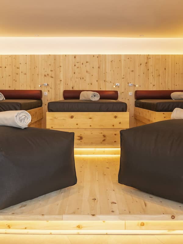 Sauna, steam room, body treatments, aromatherapy, hot stone massages