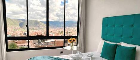 Lägenhet Deluxe - 3 sovrum | 1 sovrum, allergitestade sängkläder, duntäcken och individuell inredning