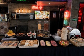 Petit déjeuner continental servi tous les jours en supplément