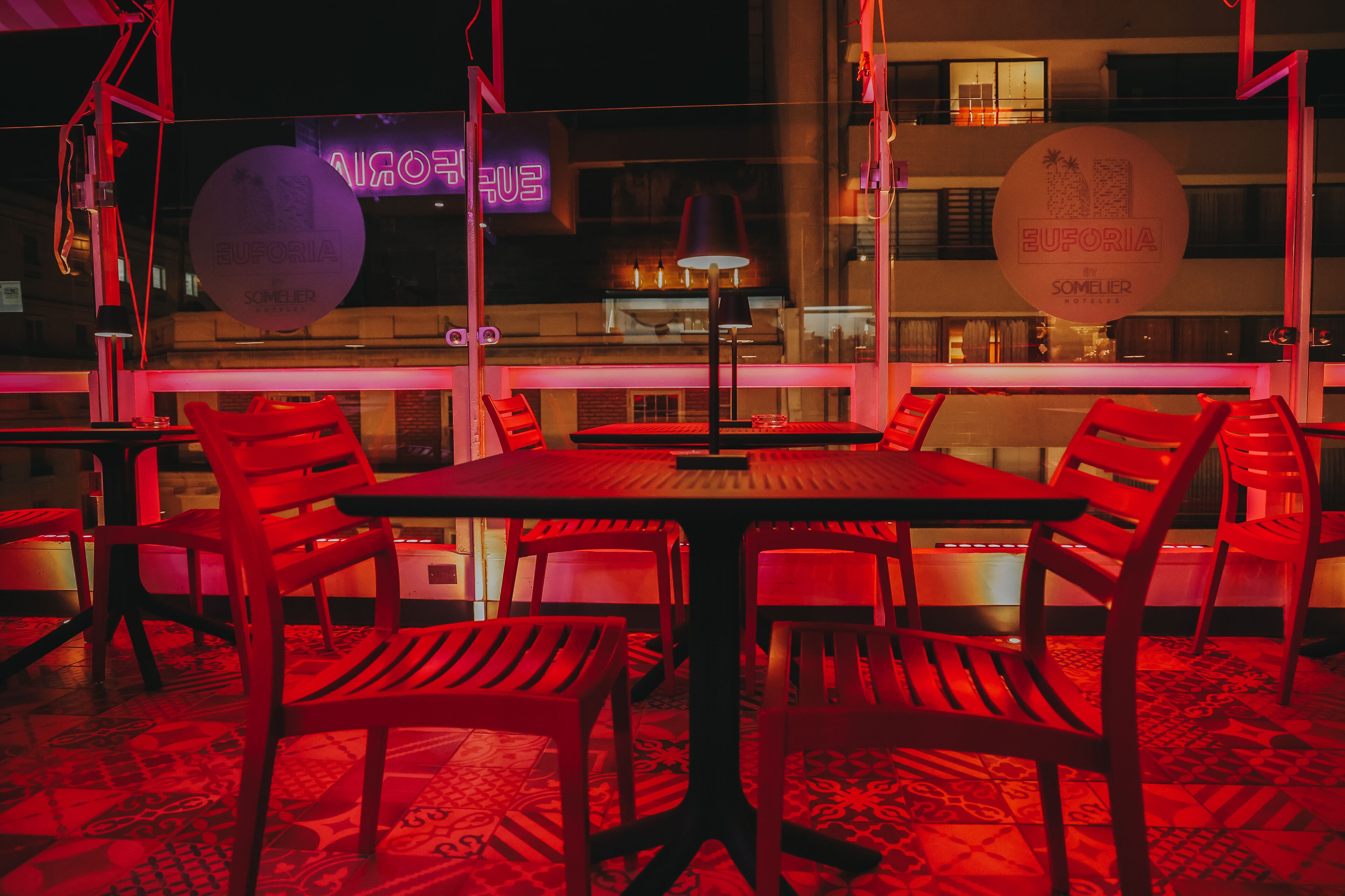 lunch and dinner served, al fresco dining