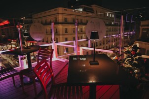 Öğle yemeği, akşam yemeği sunulur, açık havada yemek 