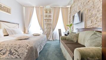 Deluxe Double or Twin Room, 1 King Bed (City view) | Literie de qualité supérieure, minibar, coffres-forts dans les chambres