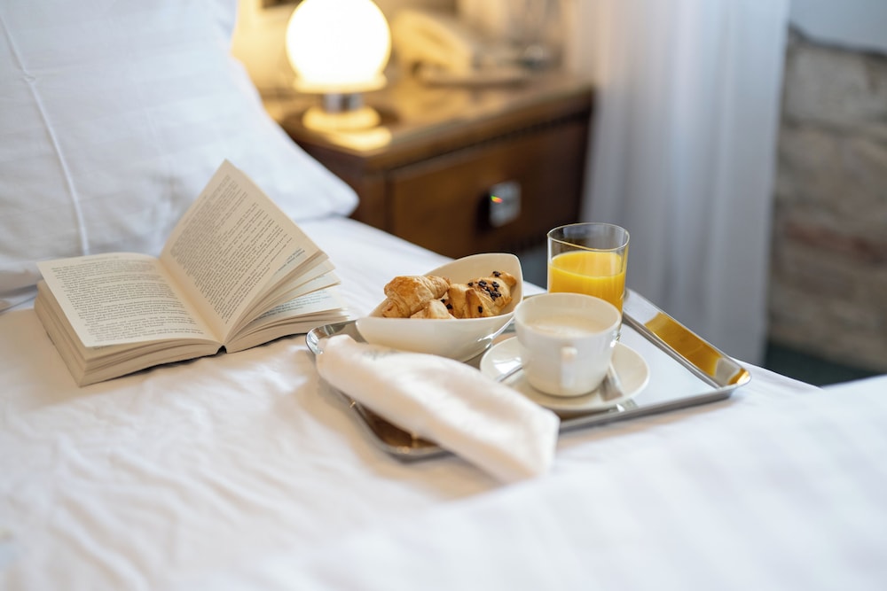 Antique Split Luxury Rooms by null