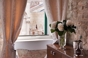 Deluxe Double or Twin Room, 1 King Bed (City view) | Blick auf die Stadt