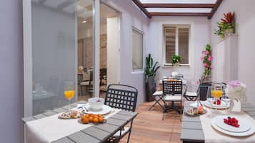 Desayuno de cocina local incluido todos los días