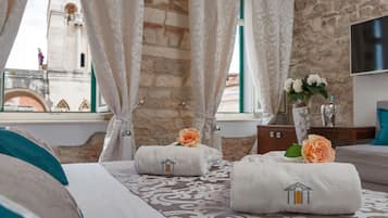 Deluxe Double or Twin Room, 1 King Bed (City view)