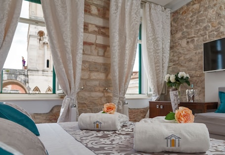 Ropa de cama de alta calidad y minibar