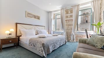 Deluxe Double or Twin Room, 1 King Bed (City view) | Literie de qualité supérieure, minibar, coffres-forts dans les chambres