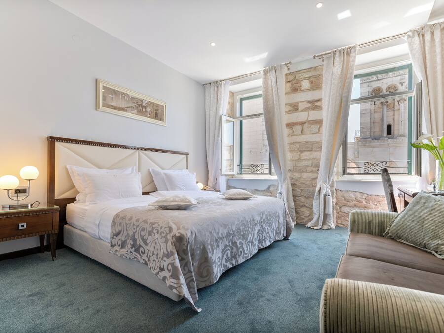 Deluxe Double or Twin Room, 1 King Bed (City view) | Premium bedding, minibar, in-room safe, individually decorated