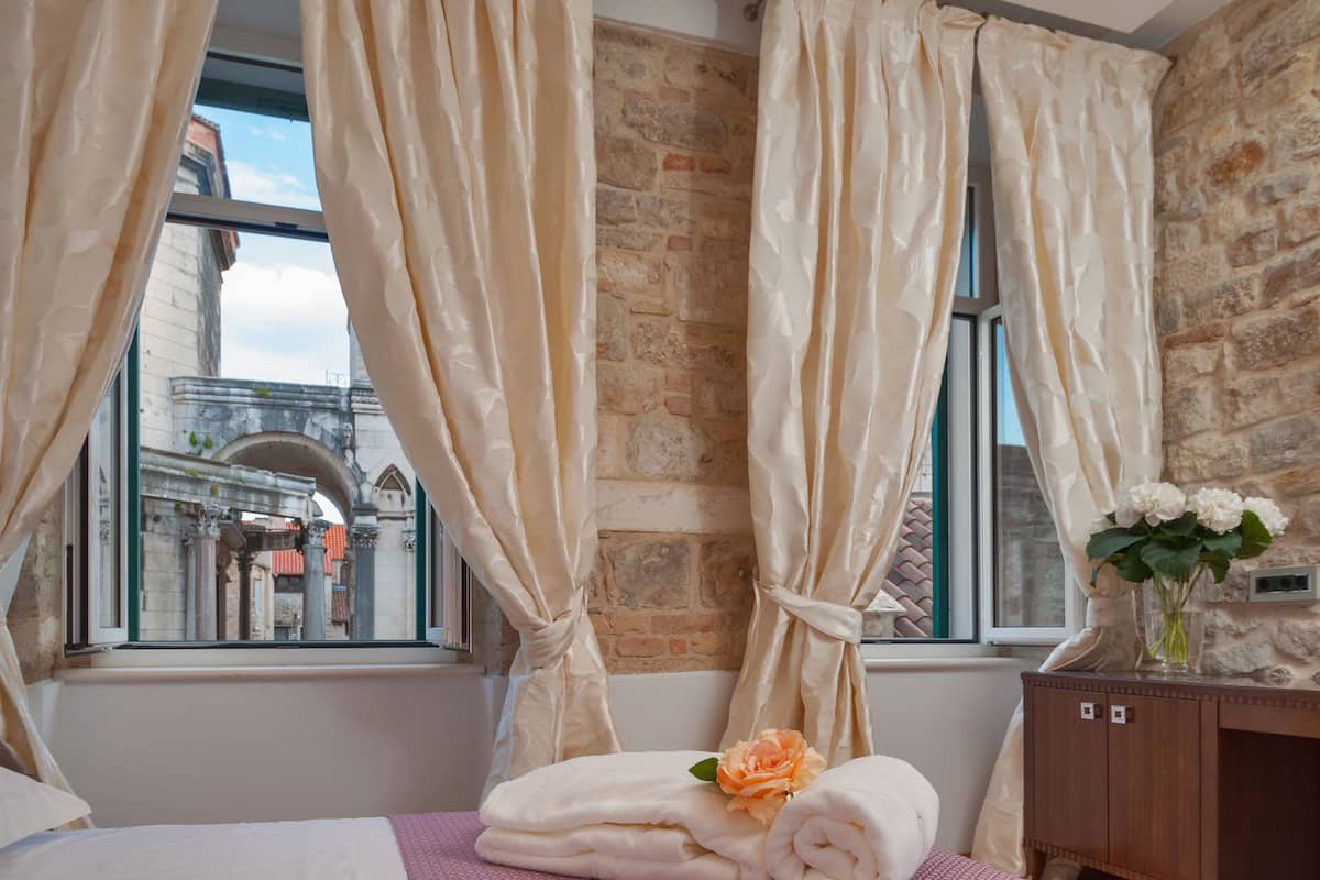 deluxe double or twin room, city view (ground floor) | premium bedding, minibar, in-room safe, individually decorated