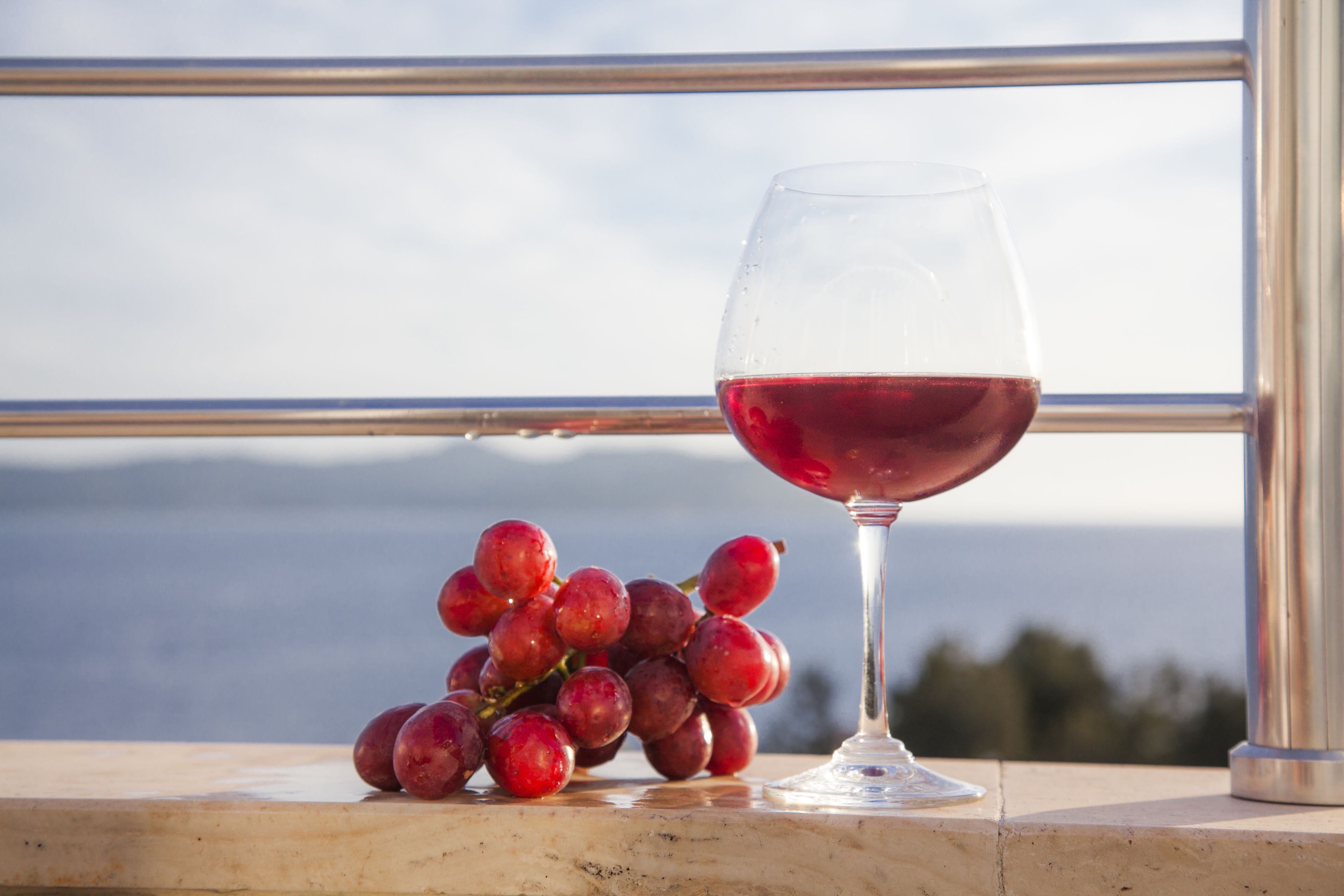 Rom – honeymoon, 1 dobbeltseng, massasjebadekar, sjøutsikt | Sengetøy av topp kvalitet, minibar, safe på rommet og wi-fi (inkludert)