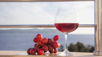 Honeymoon Room, 1 Double Bed, Jetted Tub, Sea View | Premium bedding, minibar, in-room safe, free WiFi