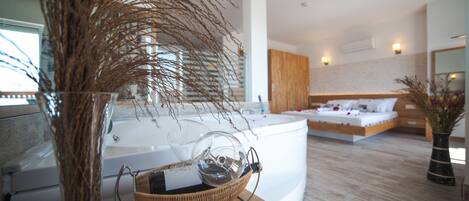 Kelengkapan dandanan diri percuma, pengering rambut, selipar