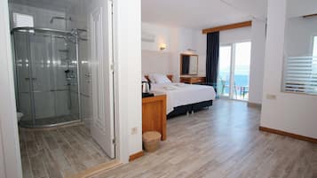 Quarto executivo | Roupas de cama premium, frigobar, cofres nos quartos, Wi-Fi de cortesia