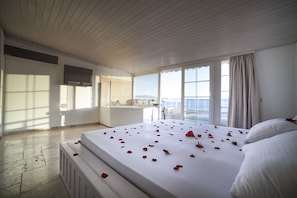 Honeymoon Room, 1 Double Bed, Jetted Tub, Sea View | Premium bedding, minibar, in-room safe, free WiFi - Nur Hotel (Kas)