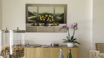 TĂ€gliches inbegriffenes FrĂŒhstĂŒcksbuffet