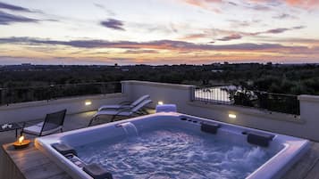 Deluxe-Zimmer, Whirlpool, Meerblick | Außen-Whirlpool