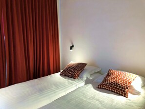 Individuell dekoriert, individuell eingerichtet, Schreibtisch