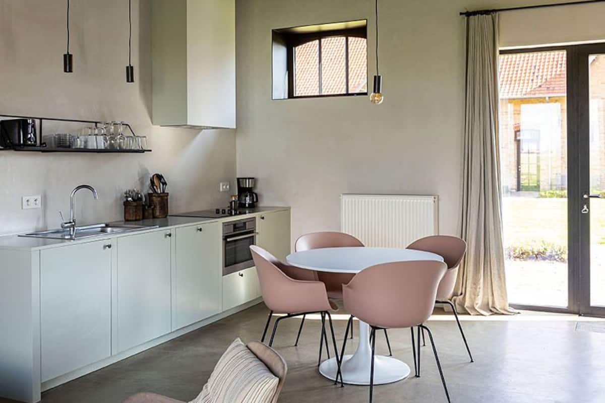 Bureau, espace de travail pour ordinateur portable
