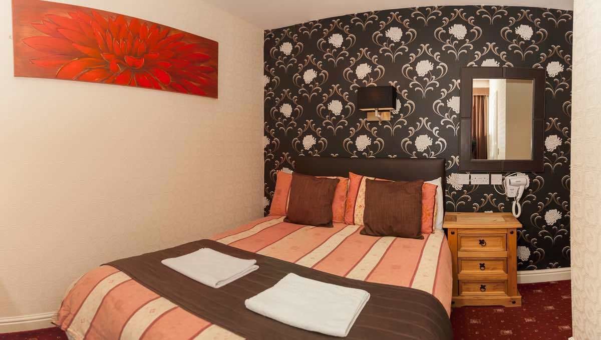 small double room | bed sheets