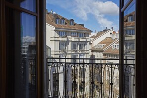 واي فاي مجانًا وملاءات أسرّة