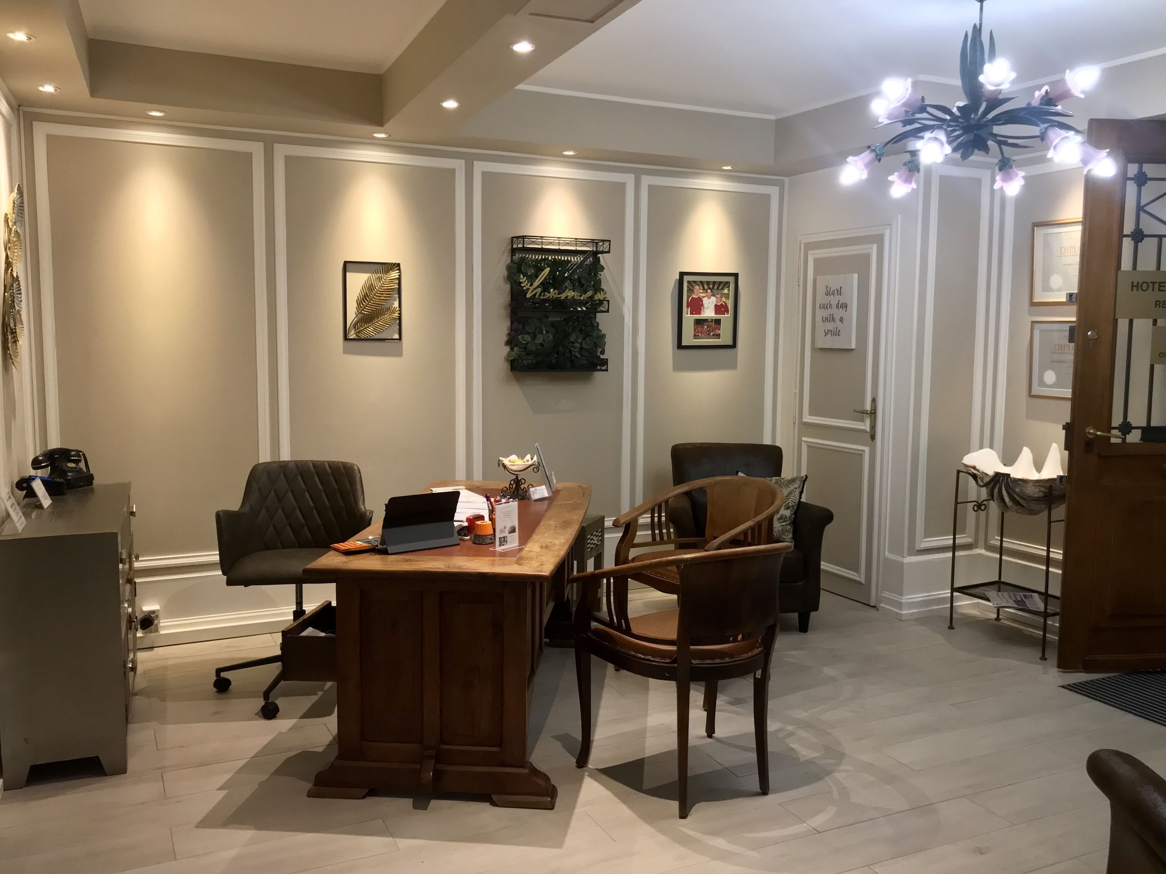 Photo - Hotel Central