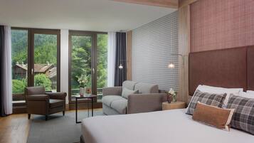 Minibar, Schreibtisch, kostenlose Babybetten, kostenloses WLAN