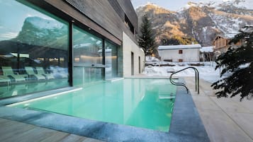 Sisäuima-allas, ulkouima-allas