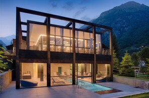 Indoor pool, outdoor pool
