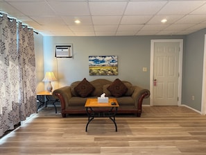 Basic Apartment | Living area