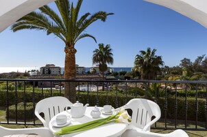 Apartamento, 2 habitaciones, vistas al mar o a la piscina | Terraza o patio