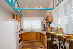 Superior House, 3 Bedrooms, Partial Ocean View, Sea Facing | Private kitchen