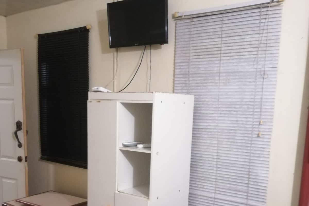 Economy Studio | Individually furnished, blackout drapes, free WiFi, bed sheets
