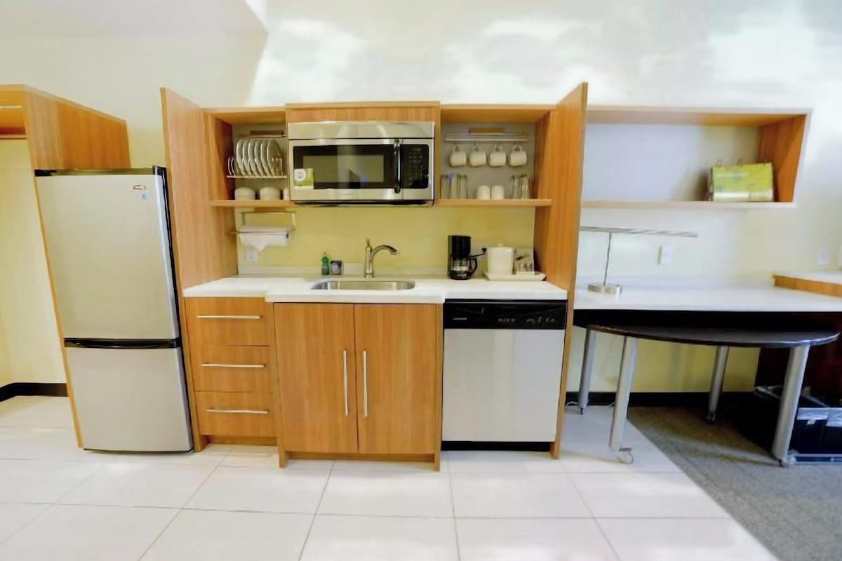 Bếp riêng | Dụng cụ pha cà phê/trà, tủ lạnh, lò vi sóng, lò nướng bánh mì
