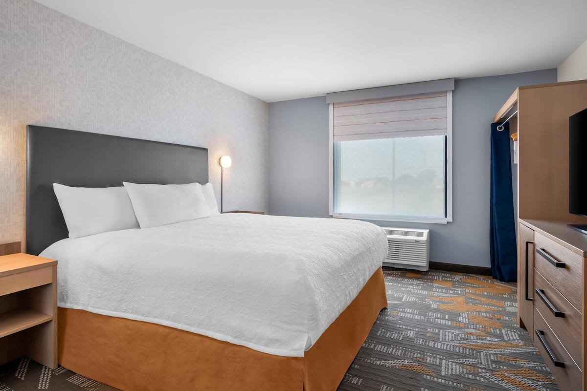Luxe beddengoed, een bureau, een strijkplank/strijkijzer, wifi (toeslag)